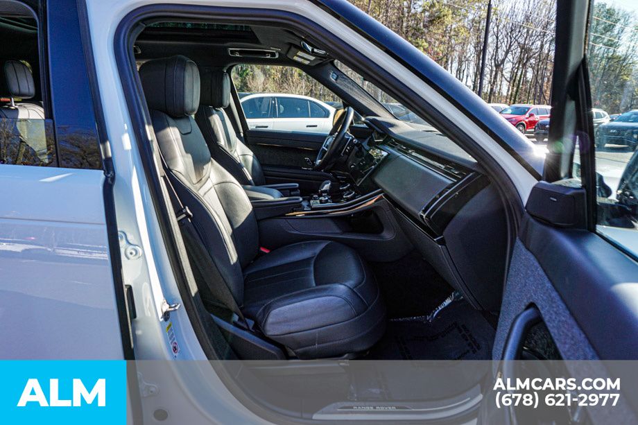 Used 2023 White Land Rover SE Dynamic image 22