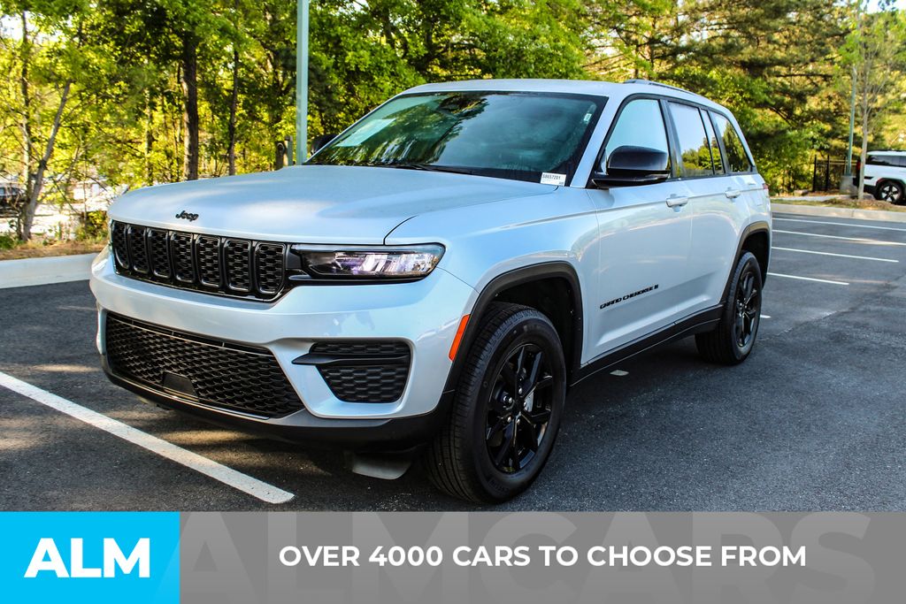 Used 2025 Silver Jeep Altitude image 3