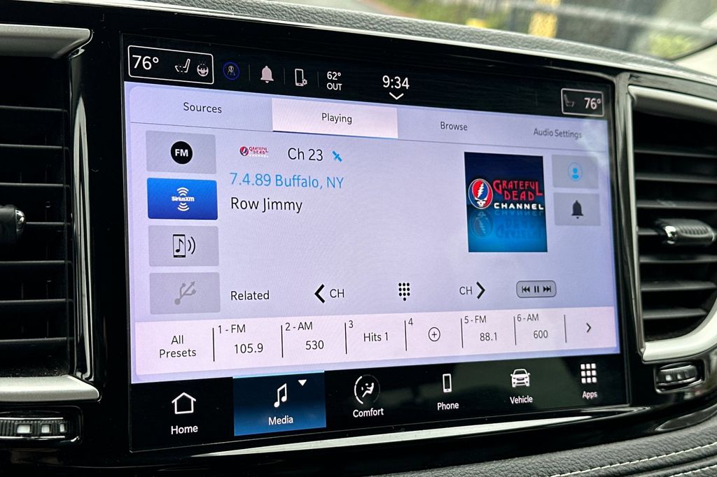 2023 Chrysler Pacifica Hybrid Touring L photo