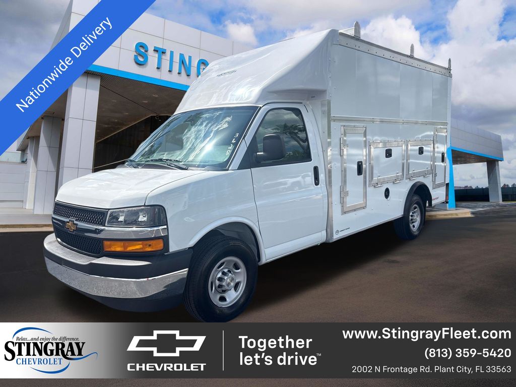 Summit White 2026 Chevrolet Express Chassis 3500 Cutaway 159 Van Rear-Wheel Drive 8-Speed Automatic