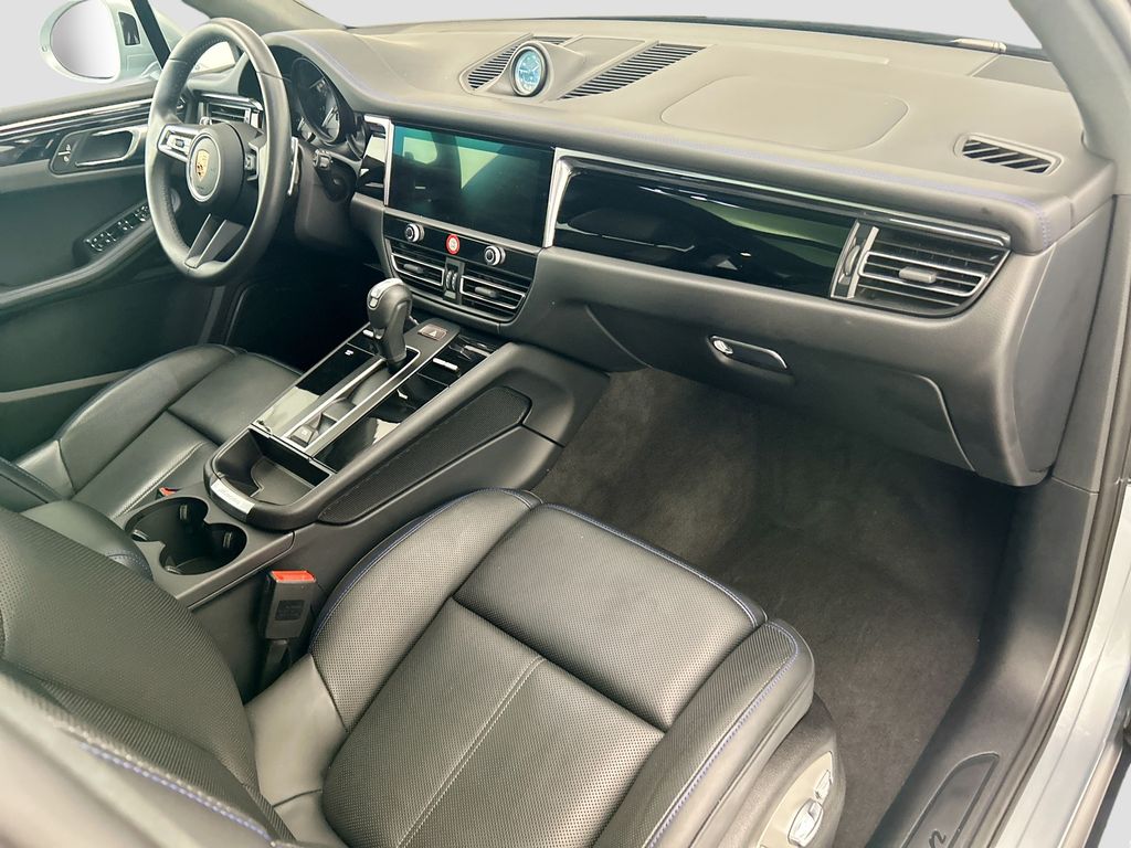 Thumbnail: 2025 Porsche Macan - 19
