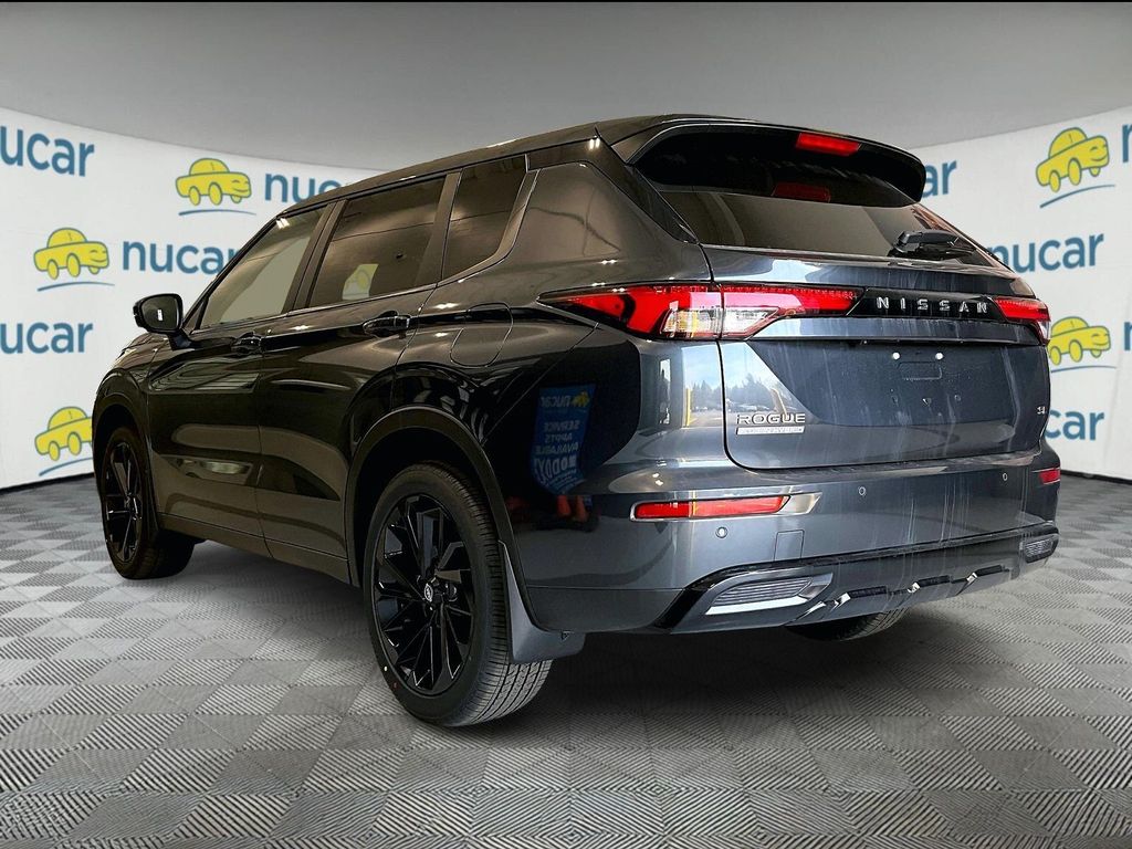 2026 Nissan Rogue Plug-In Hybrid — photo 3