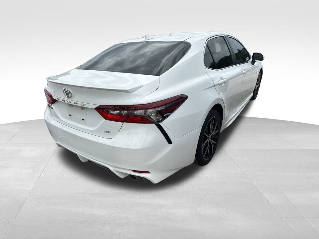 2022 Wind Chill Pearl Toyota Camry SE FWD Sedan