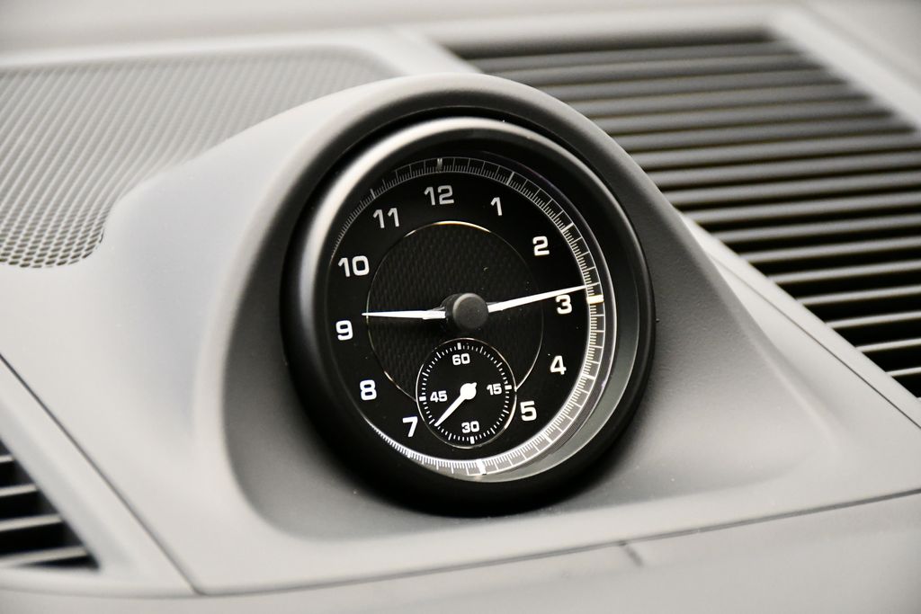 Thumbnail: 2025 Porsche Macan - 21