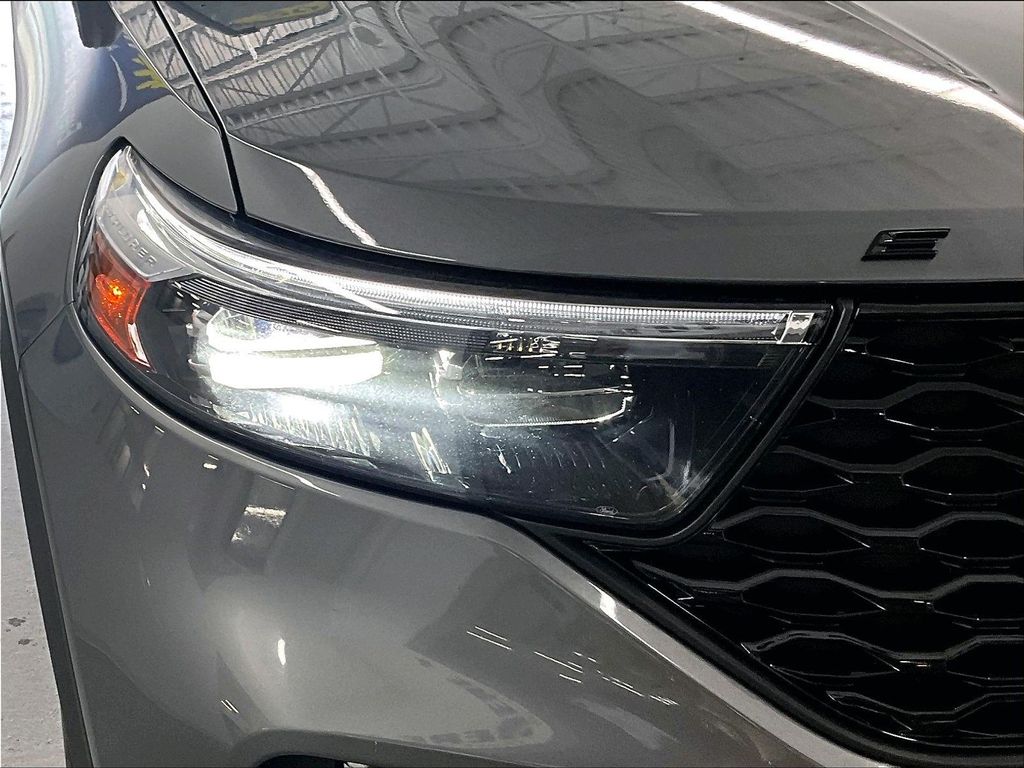 2021 Ford Explorer — photo 32