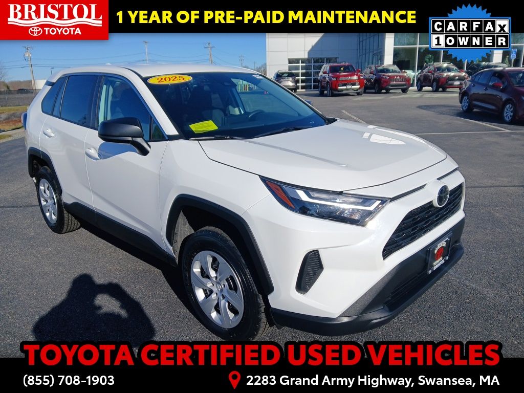 2025 Toyota RAV4 LE's photo