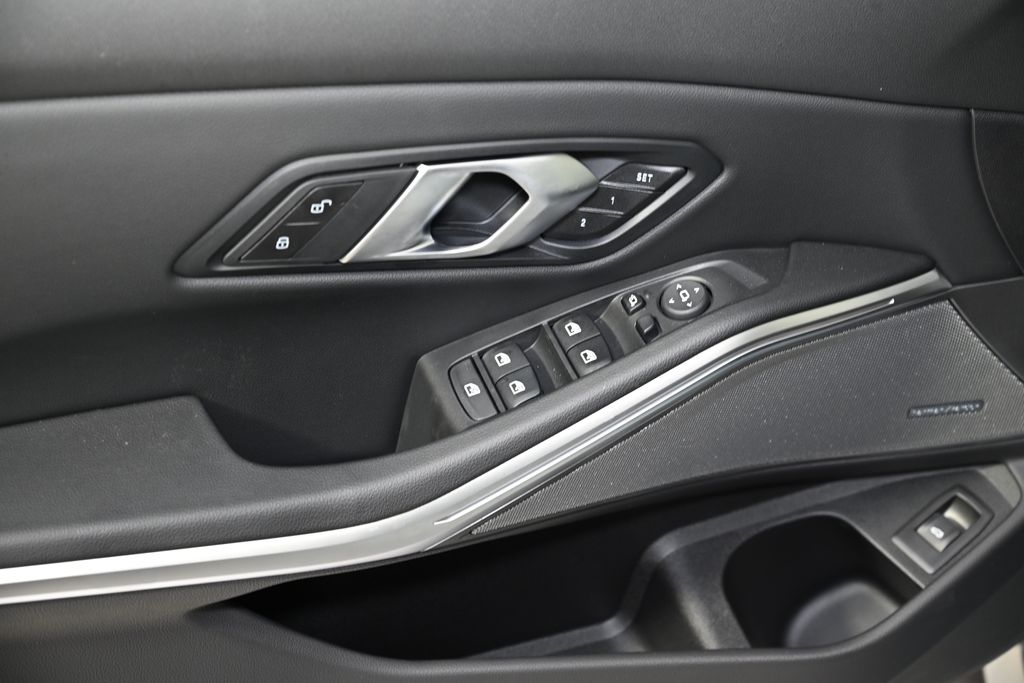 Thumbnail: 2025 BMW 3 Series - 22