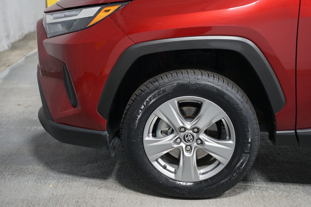 2023 Toyota RAV4 XLE 5