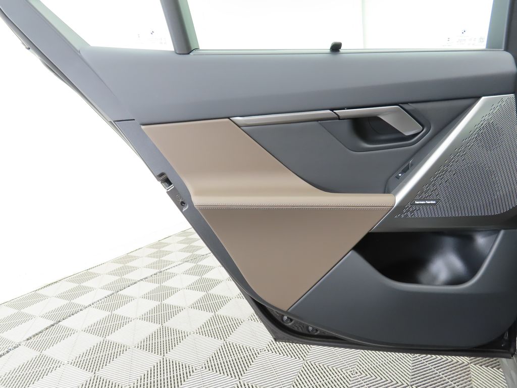 2025 BMW i5 eDrive40 26