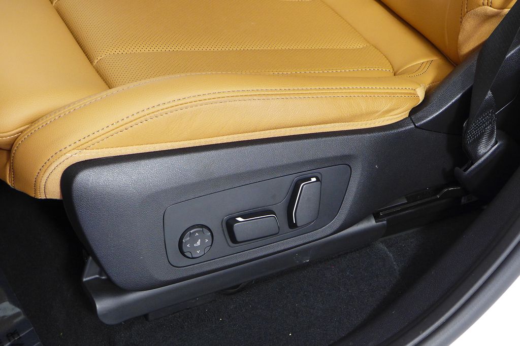 Thumbnail: 2025 BMW X4 - 23