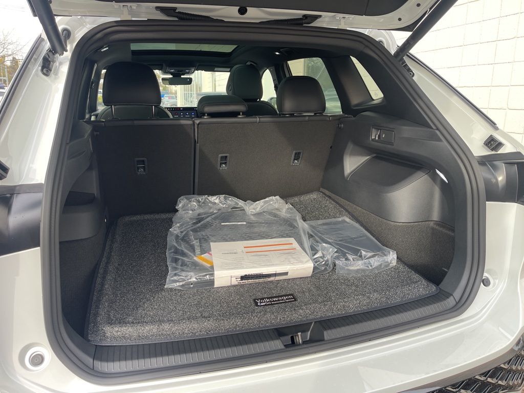 New 2026 Opal White Pearl Volkswagen 2.0T SE R-Line Black image 16