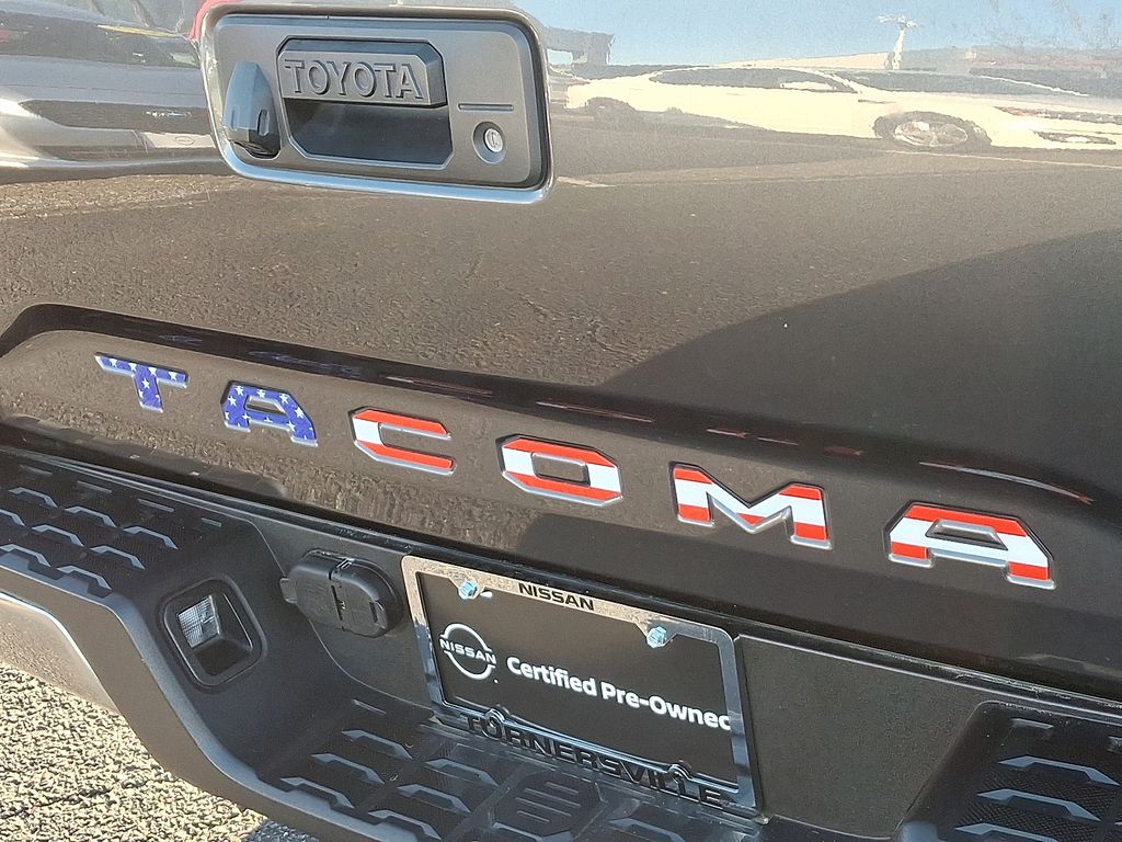 Thumbnail: 2018 Toyota Tacoma - 30