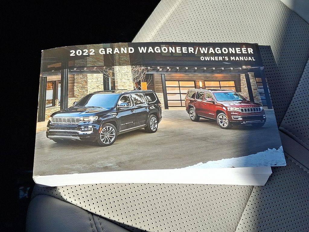 Thumbnail: 2022 Jeep Wagoneer - 26