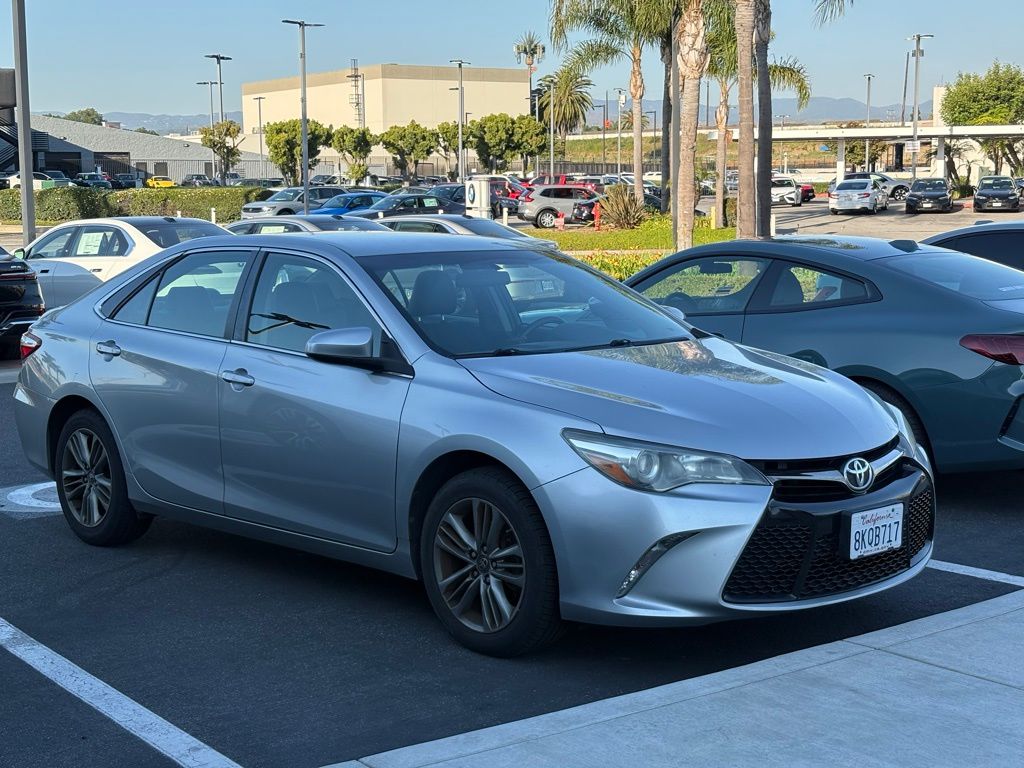 2016 Toyota Camry SE 4