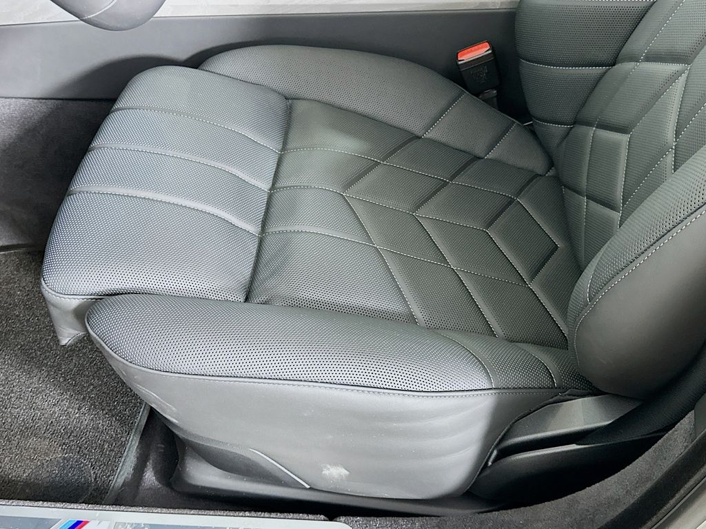 Thumbnail: 2025 BMW 7 Series - 21