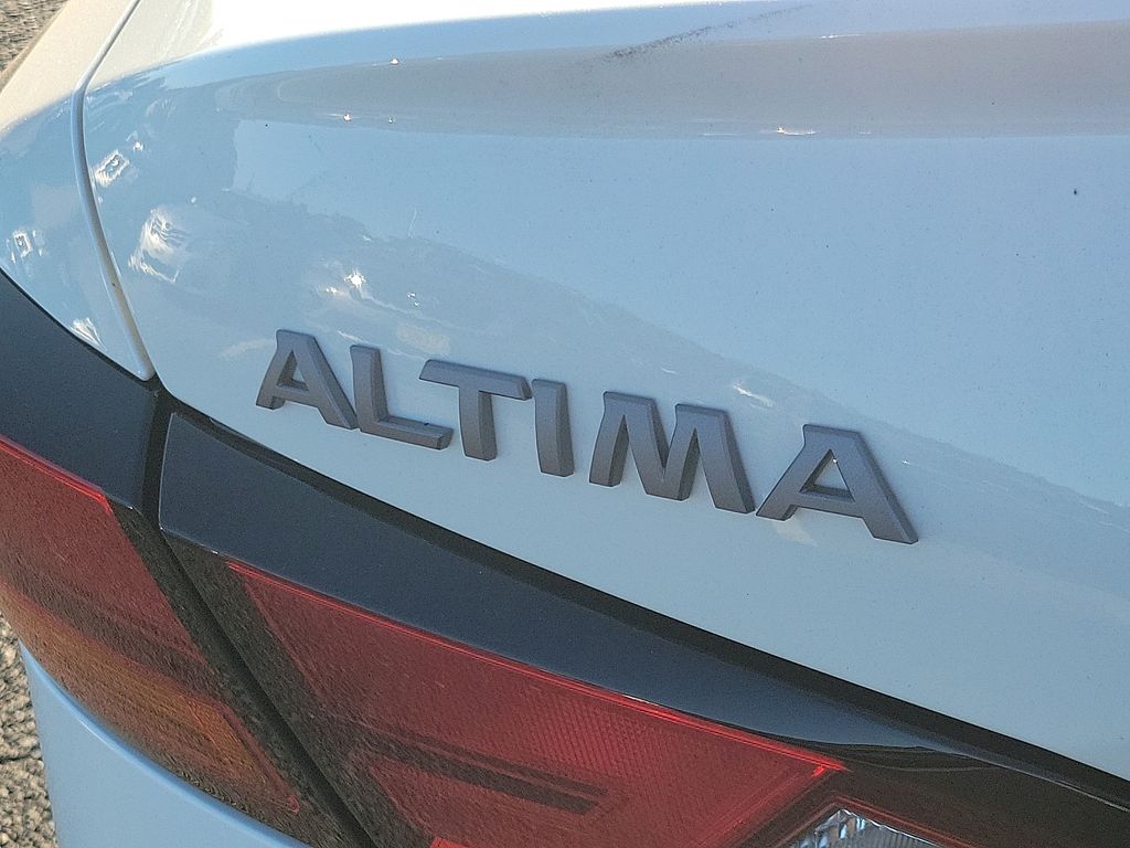 2025 Nissan Altima SL 5