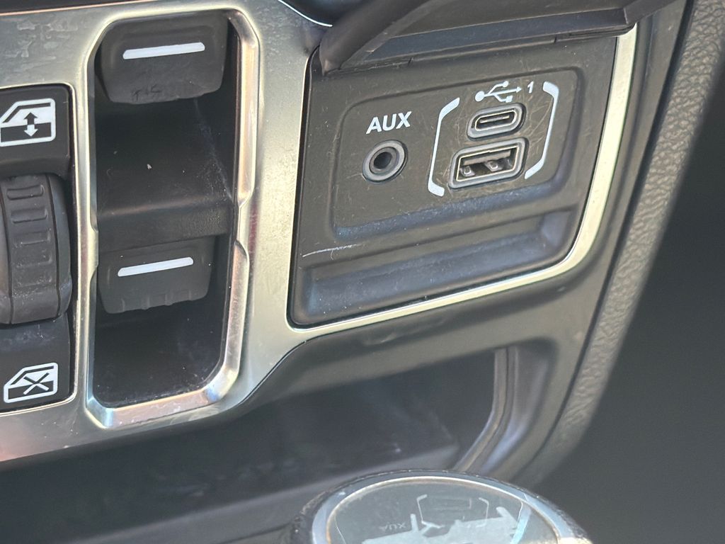 Used 2022 Red Jeep Unlimited Sahara image 32