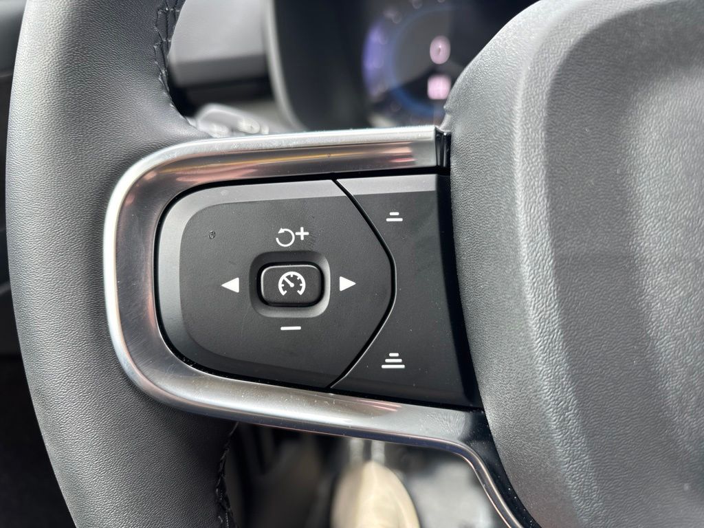 Used 2024 Volvo XC40 SUV