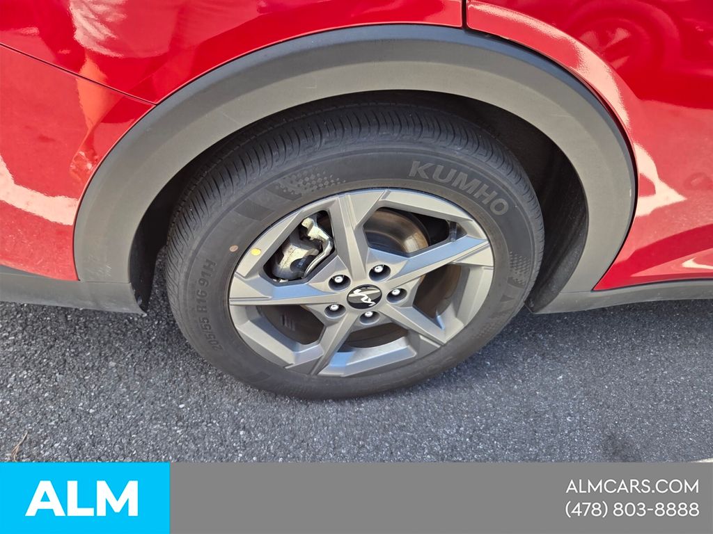 Used 2025 Red Kia LXS image 18