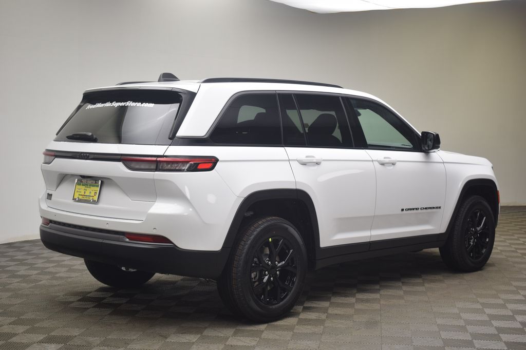 new 2026 Jeep Grand Cherokee car, priced at $39,516