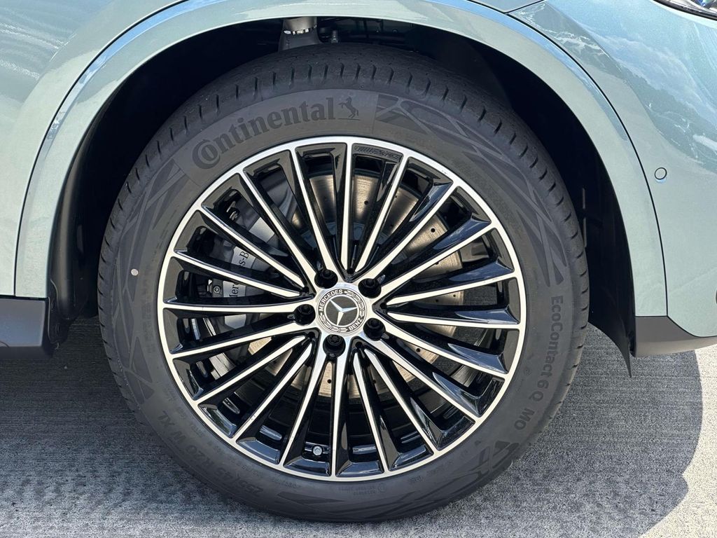 2025 Mercedes-Benz GLC 300 7