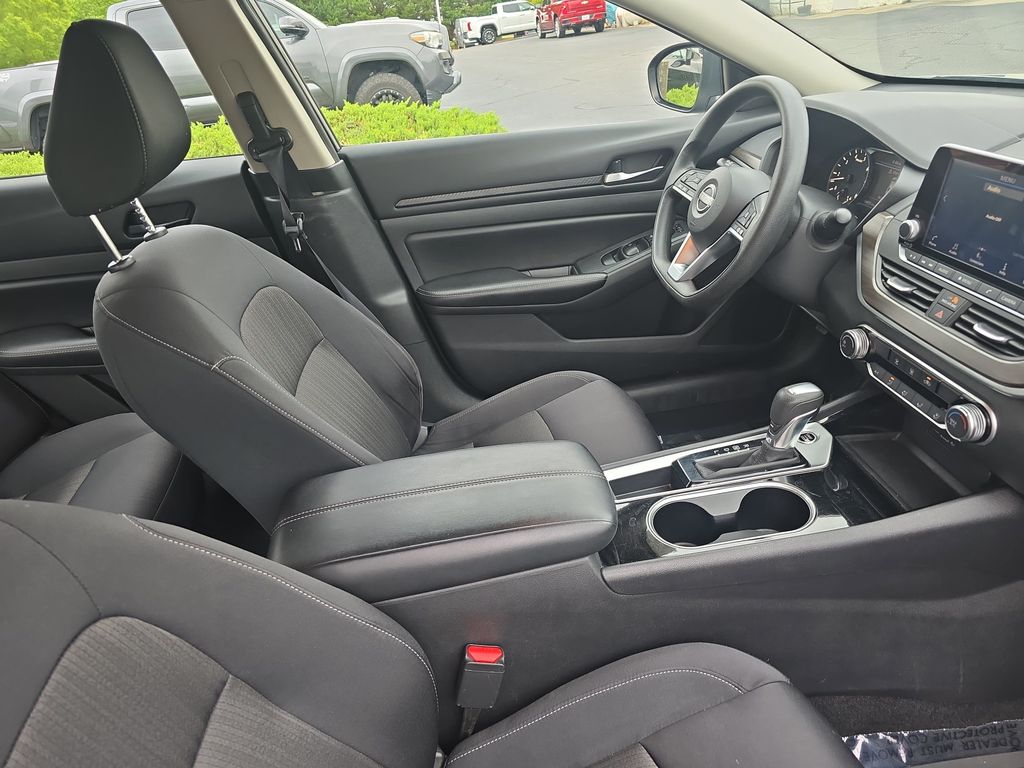 Used 2024 Nissan Altima Sedan