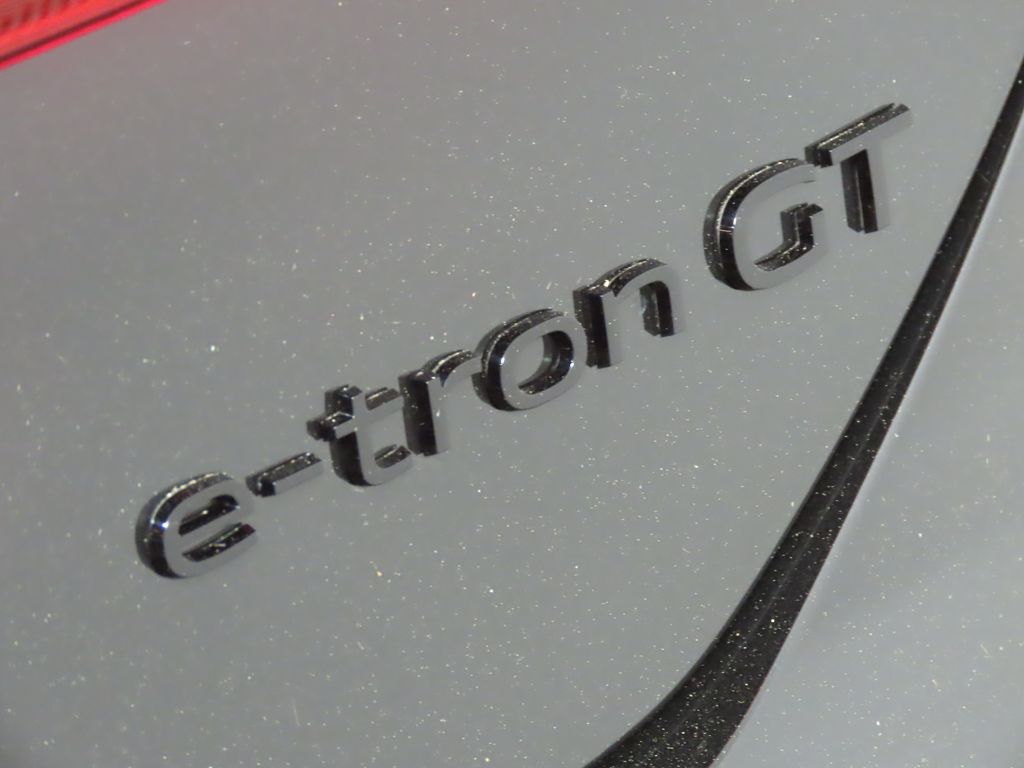 Thumbnail: 2026 Audi e-tron GT - 10