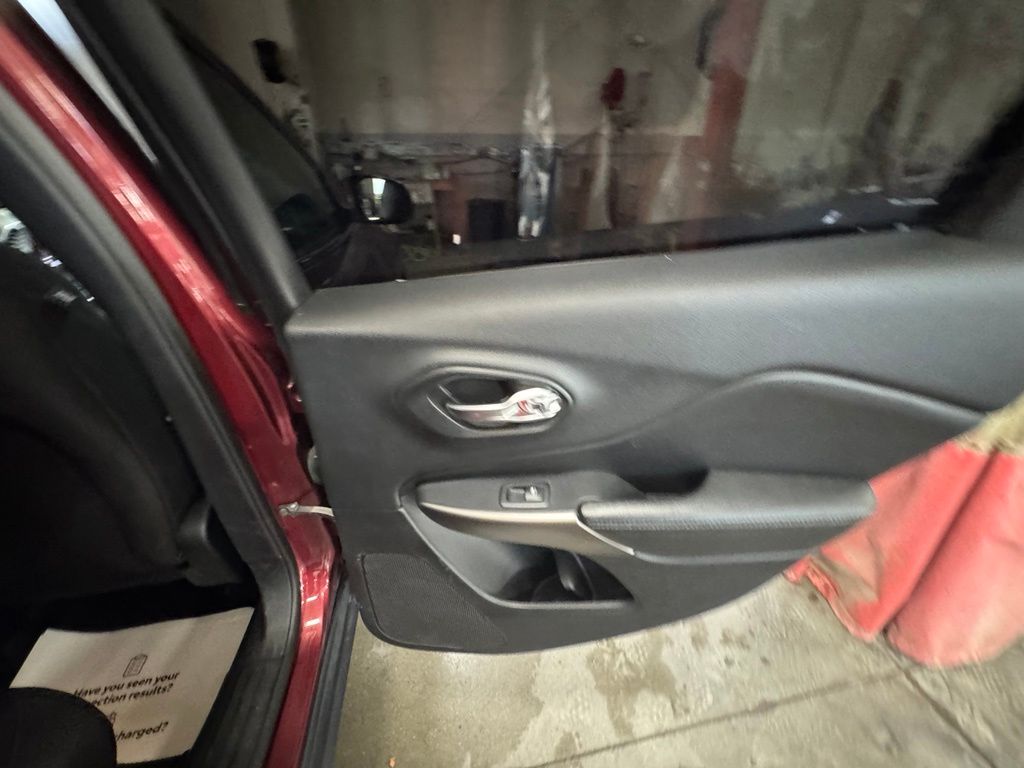 Used 2019 Jeep Cherokee SUV