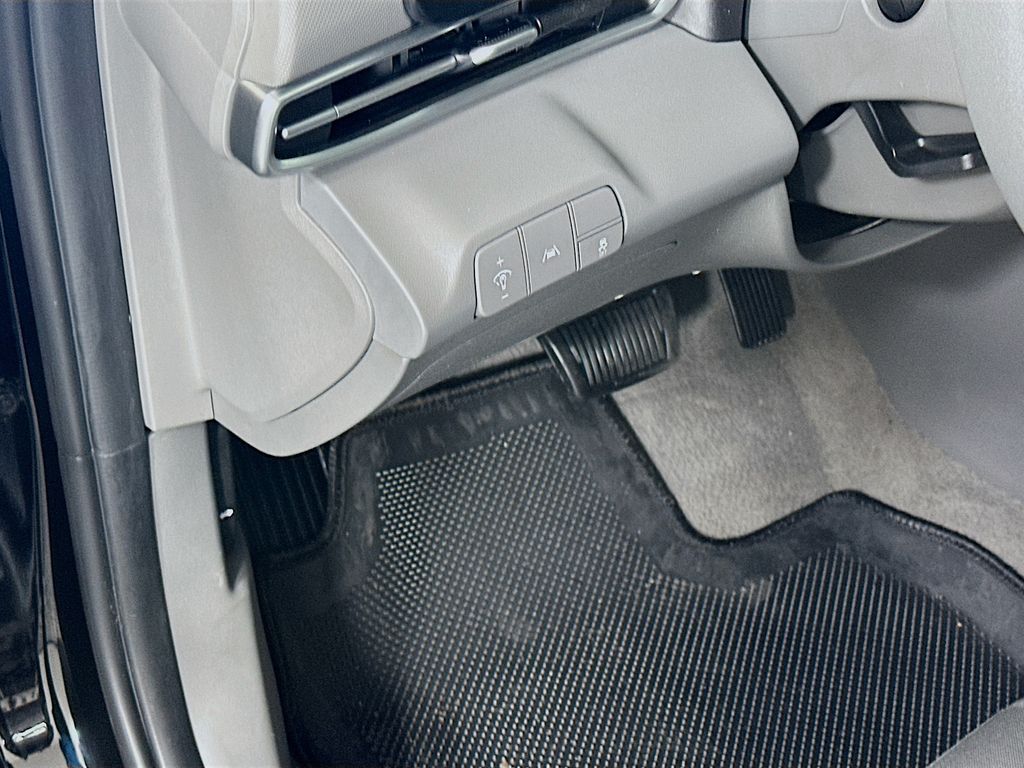 Thumbnail: 2023 Hyundai Elantra - 10