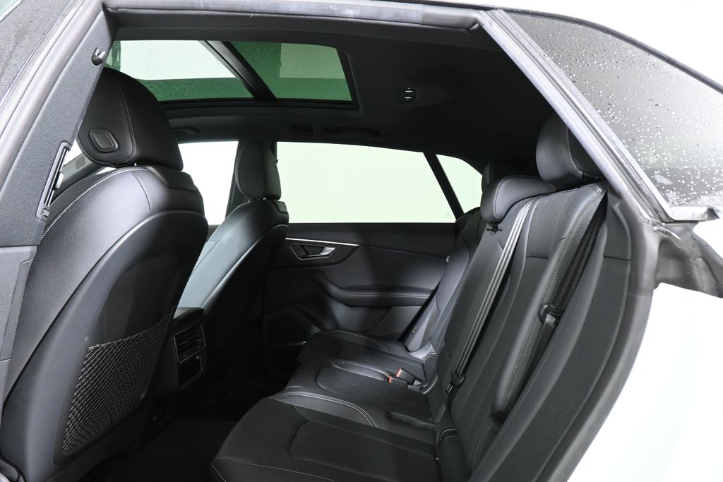 Thumbnail: 2023 Audi Q8 - 6