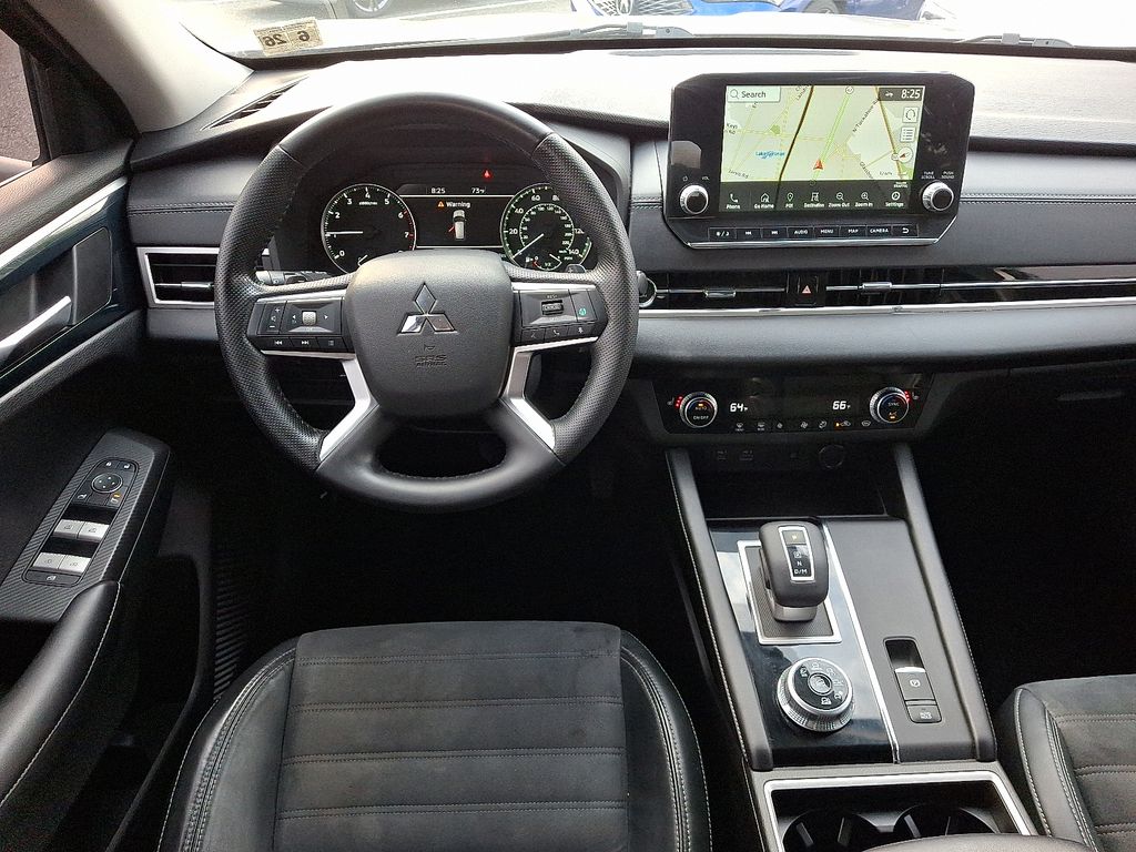 Thumbnail: 2022 Mitsubishi Outlander - 12
