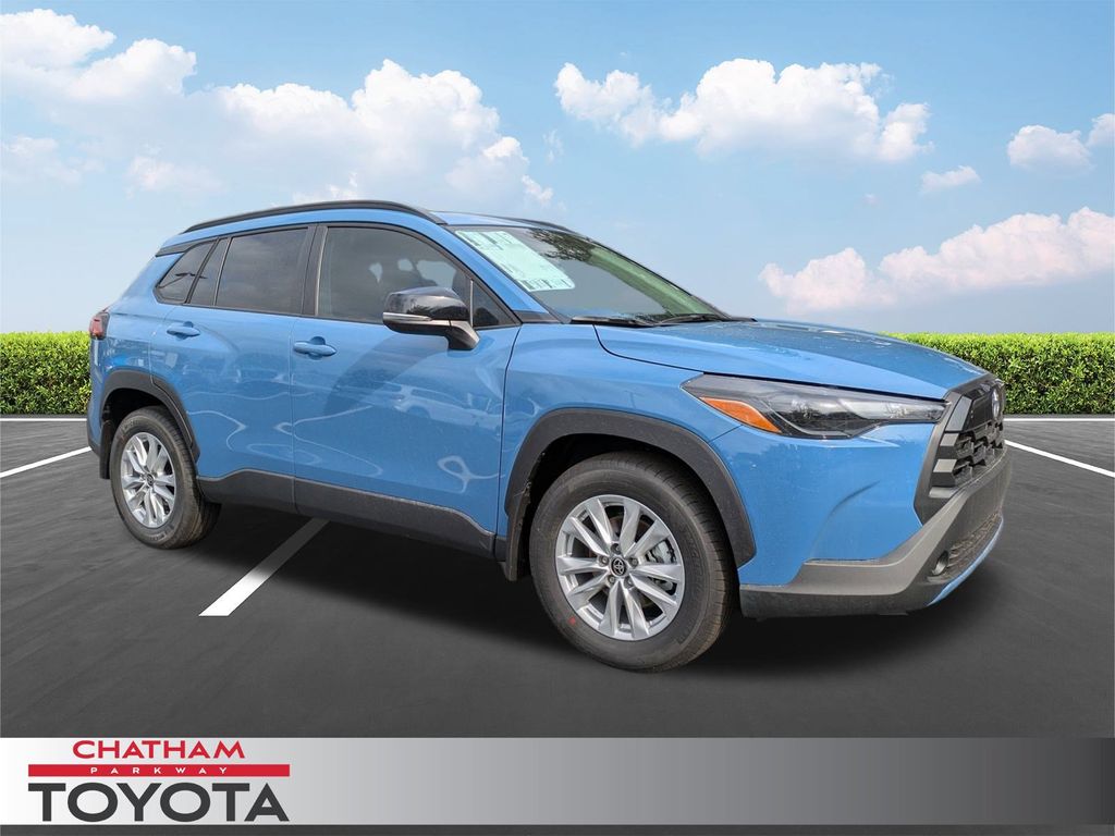 2026 Toyota Corolla Cross LE's photo