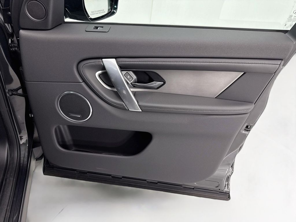 Thumbnail: 2026 Land Rover Discovery Sport - 24