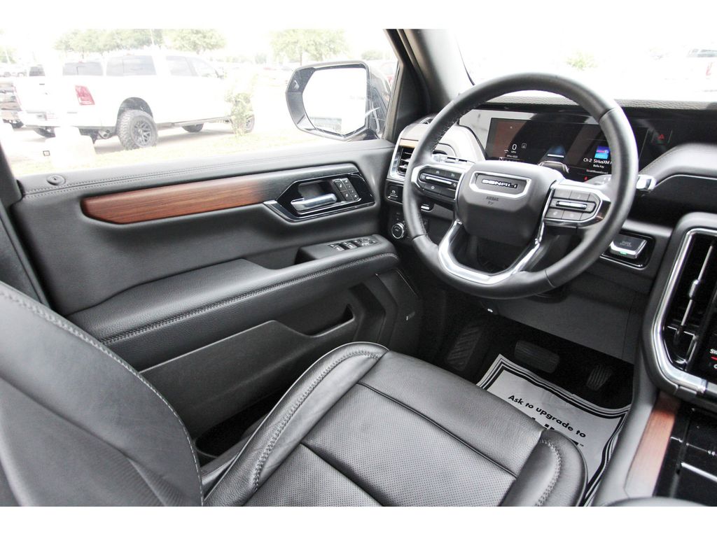 2025 GMC Yukon Denali - 5