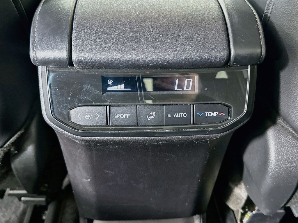 Thumbnail: 2024 Toyota Highlander - 26
