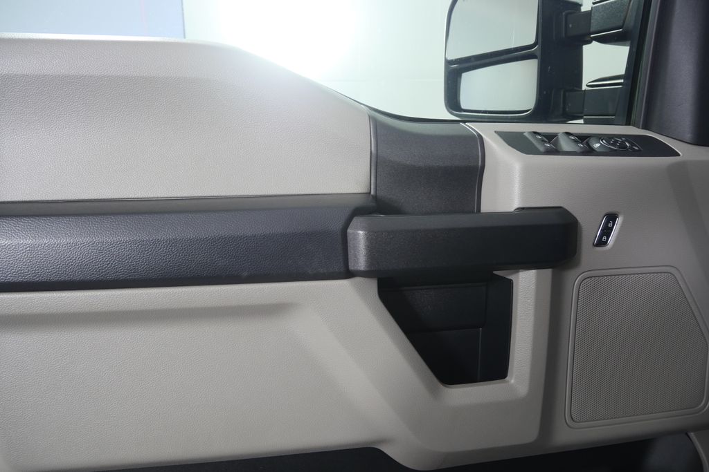 Thumbnail: 2017 Ford Econoline - 8