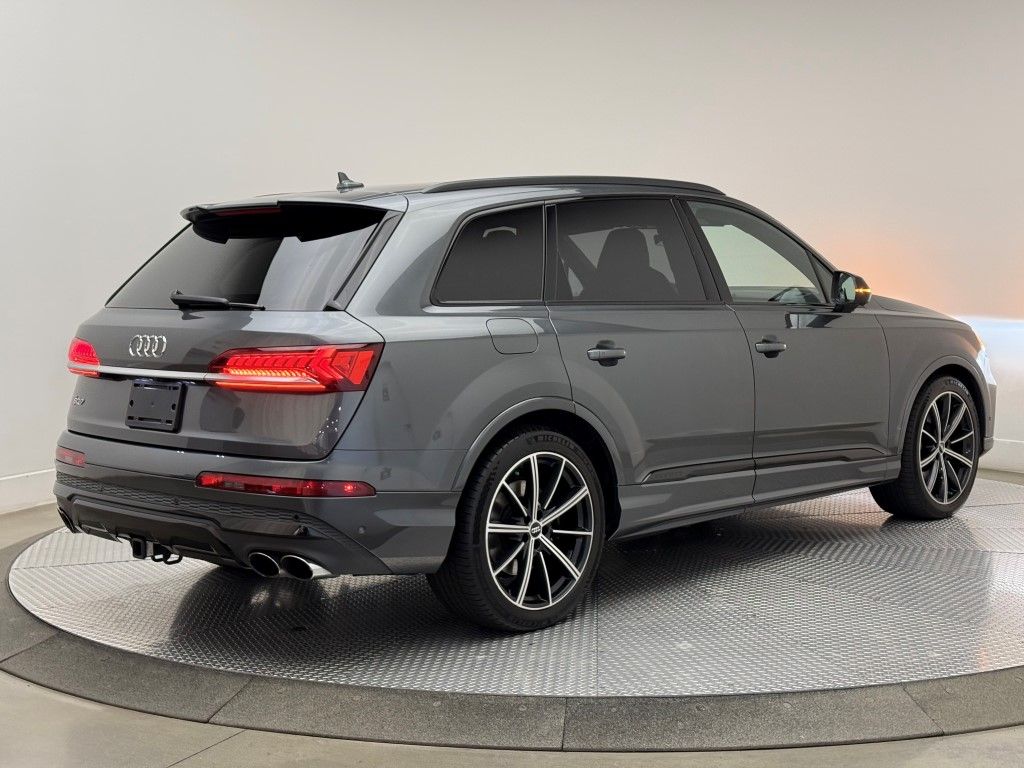 Thumbnail: 2021 Audi SQ7 - 15