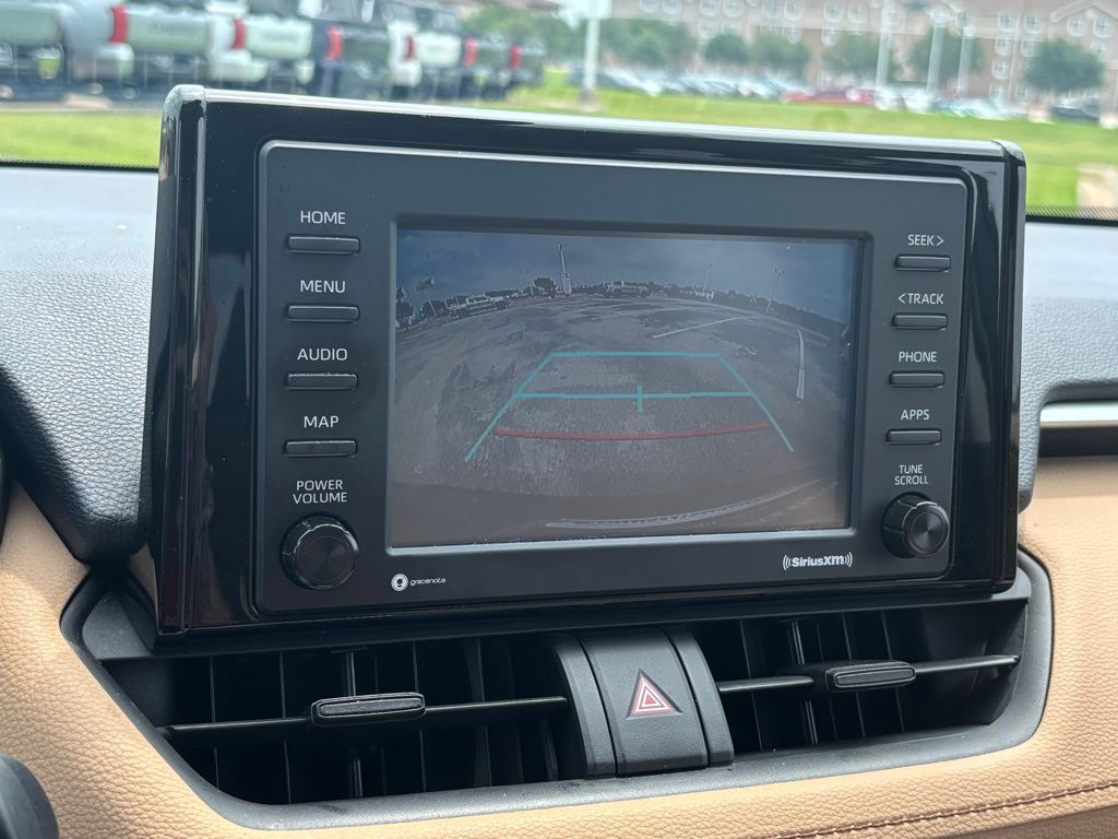 2021 Toyota RAV4 Hybrid XLE photo