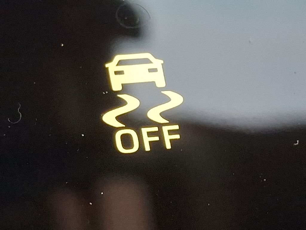 Thumbnail: 2026 Porsche Macan - 24