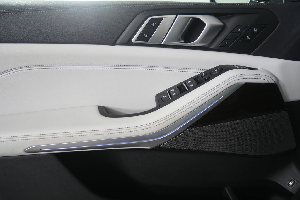 Thumbnail: 2023 BMW X5 - 9