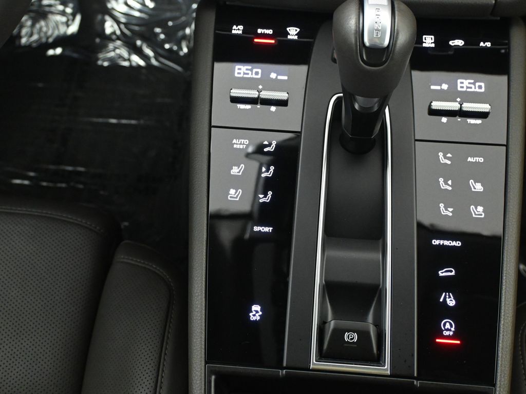 Thumbnail: 2024 Porsche Macan - 25