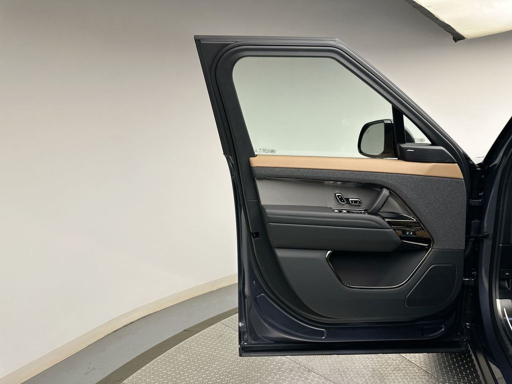 Thumbnail: 2026 Land Rover Range Rover Sport - 17