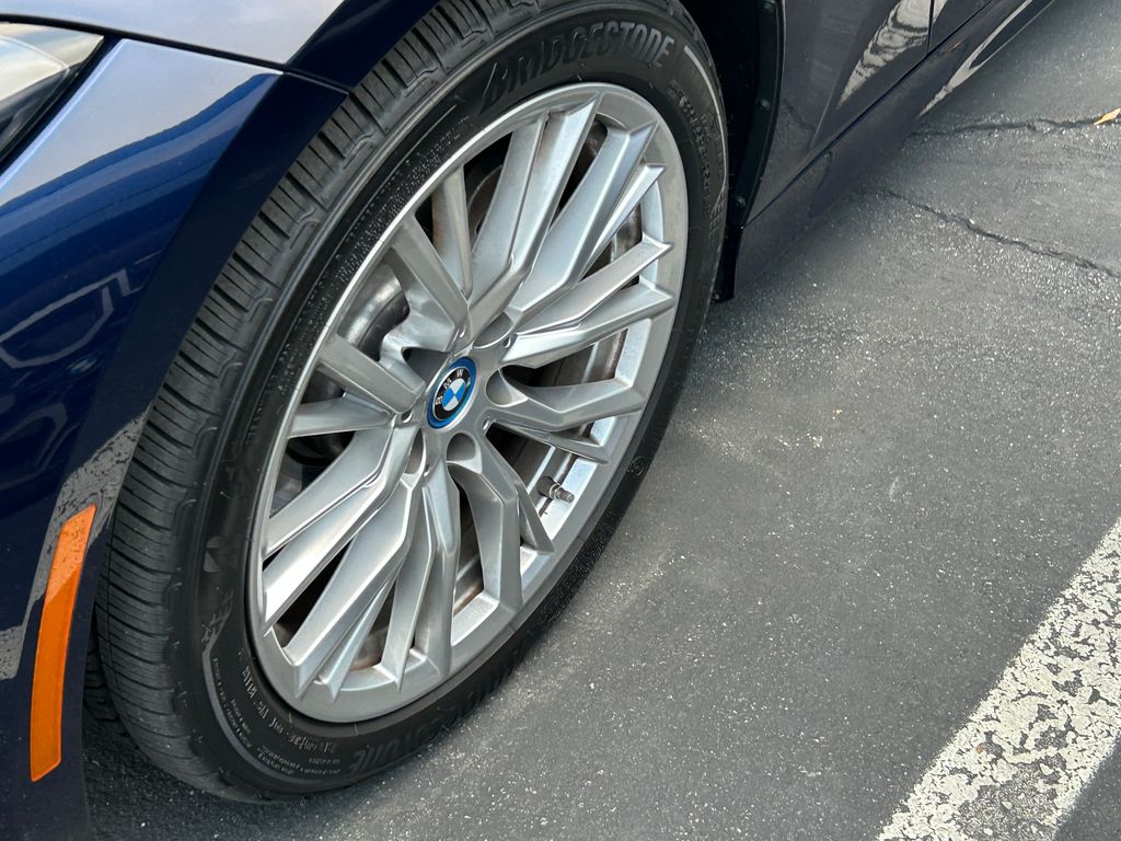 Thumbnail: 2023 BMW 3 Series - 3