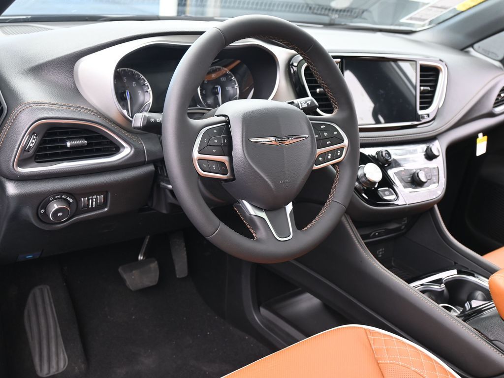 New 2026 Bright White Clearcoat Chrysler Pinnacle image 14