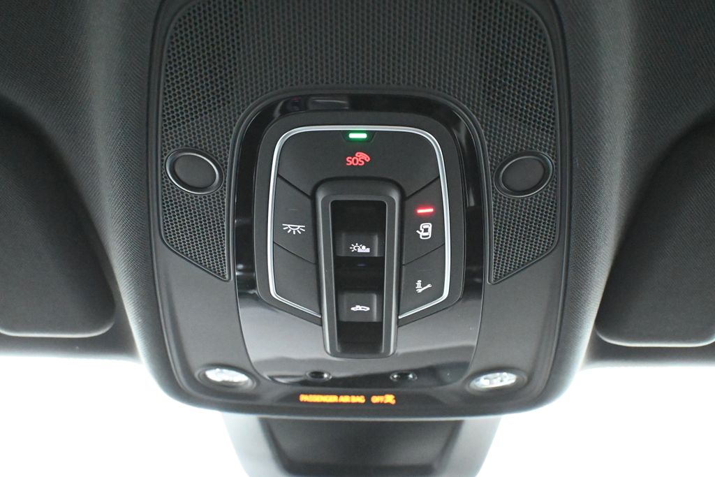 Thumbnail: 2026 Audi Q8 - 16