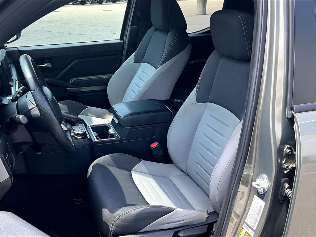 2024 Toyota Tacoma — photo 10