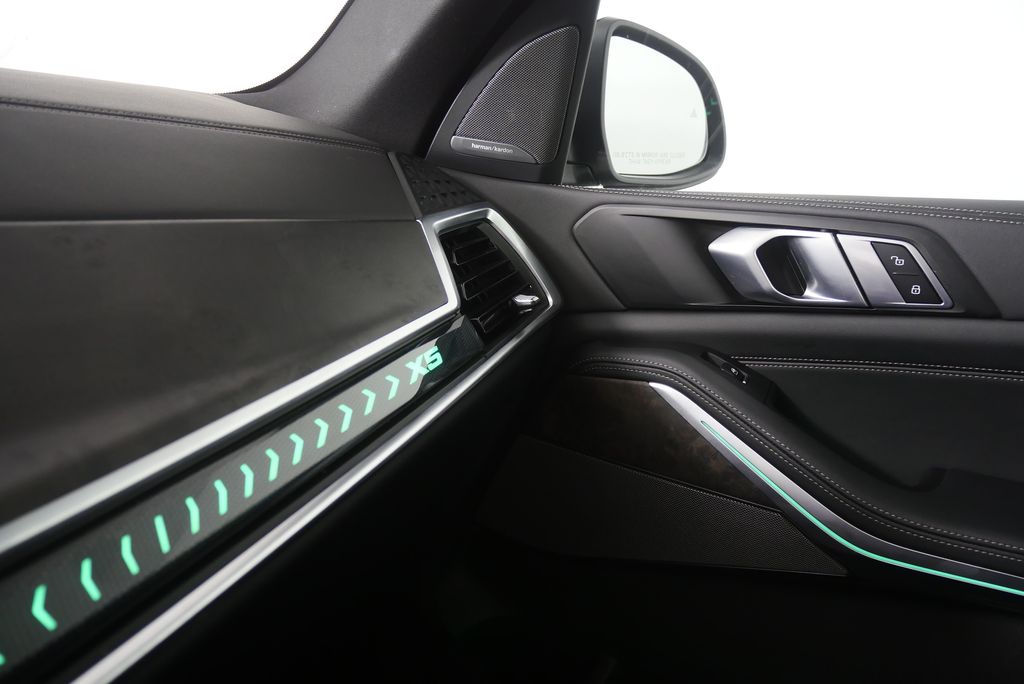 Thumbnail: 2025 BMW X5 - 30