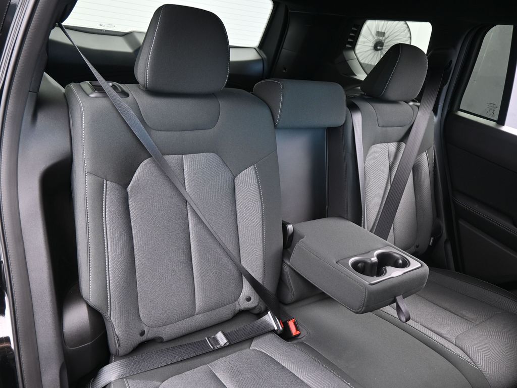 New 2026 Diamond Black Crystal Pearlcoat Jeep Laredo image 36