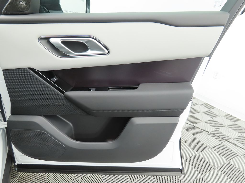 2026 Land Rover Range Rover Velar Dynamic SE 25