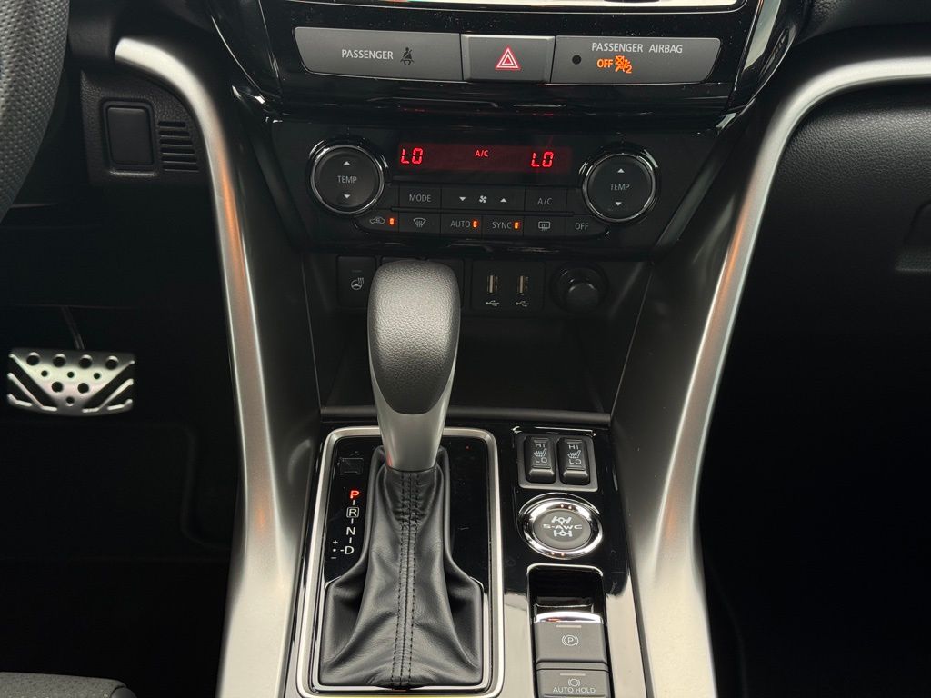 2025 Mitsubishi Eclipse Cross SEL photo 19